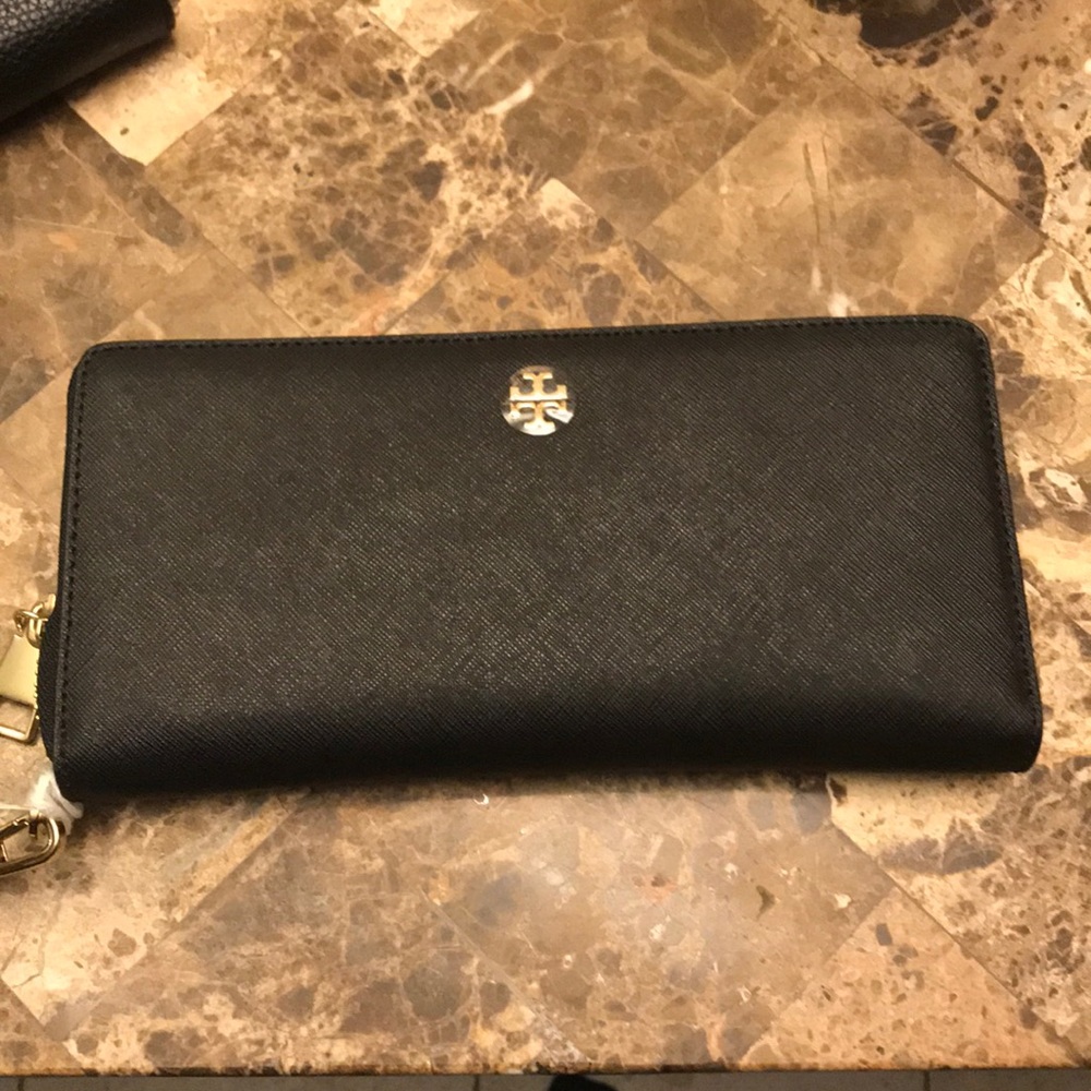 NWT Tory Burch Continental Passport Wallet